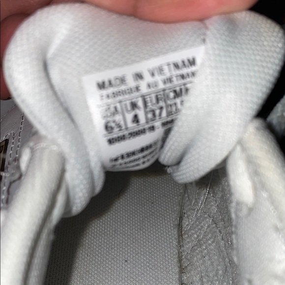 Reebok Classic White Sneakers with Cushioned Sole - Picture 3 of 4